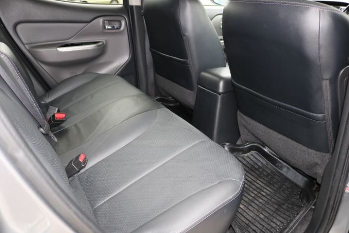 Mitsubishi L200 2.4 Double Cab DI-D 178 Warrior 4WD Auto Pick Up Diesel Grey