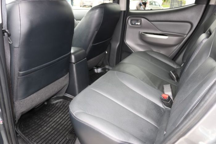 Mitsubishi L200 2.4 Double Cab DI-D 178 Warrior 4WD Auto Pick Up Diesel Grey