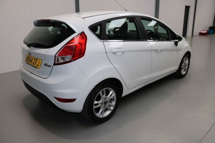 Ford Fiesta 1.25 82 Zetec 5dr Hatchback Petrol White