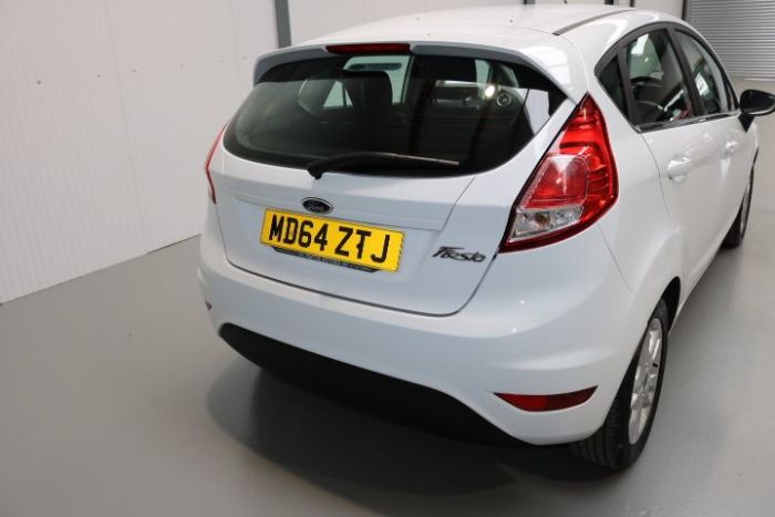 Ford Fiesta 1.25 82 Zetec 5dr Hatchback Petrol White