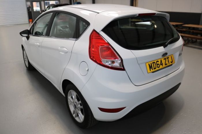 Ford Fiesta 1.25 82 Zetec 5dr Hatchback Petrol White