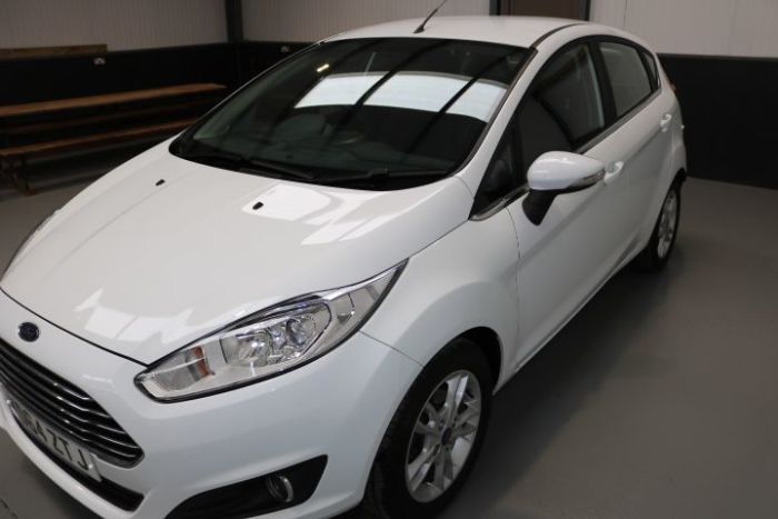 Ford Fiesta 1.25 82 Zetec 5dr Hatchback Petrol White