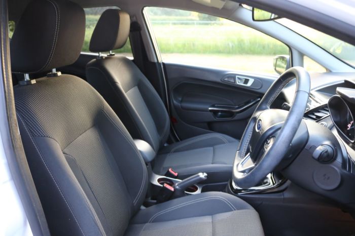 Ford Fiesta 1.0 EcoBoost Titanium 5dr Hatchback Petrol White