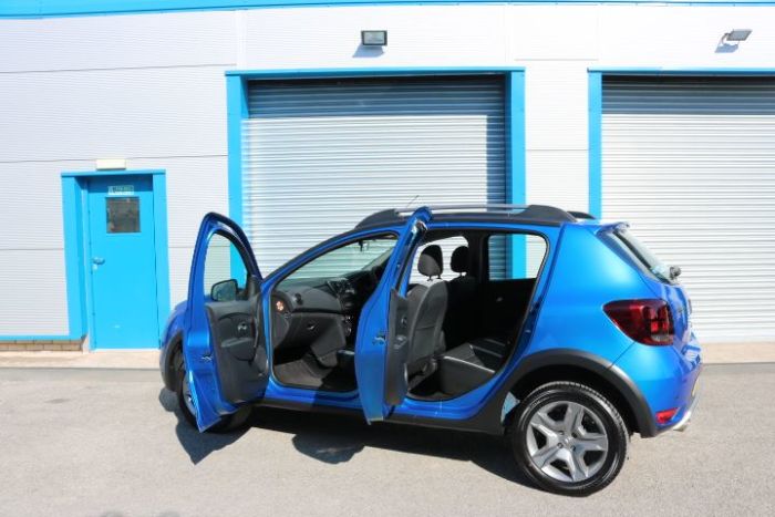 Dacia Sandero Stepway 0.9 TCe Laureate 5dr Hatchback Petrol Blue